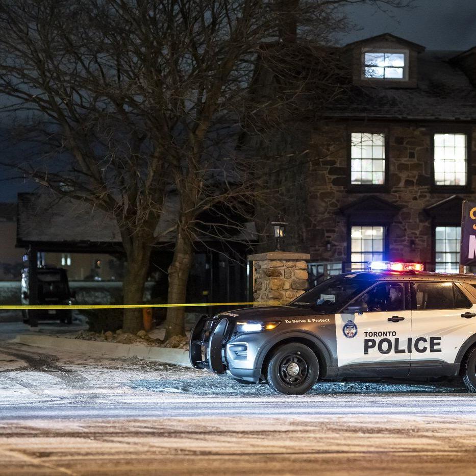 Shooting near Scarborough Town Centre in Toronto injures 12, suspects at large